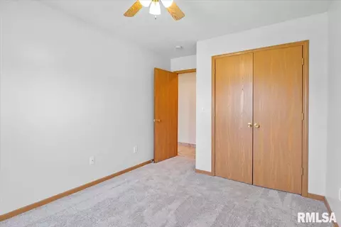 Bedroom - 2916 Lakeshire Dr, Springfield, IL 62707 photo 6 of 12