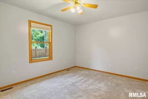 Bedroom - 2916 Lakeshire Dr, Springfield, IL 62707 photo 3 of 12