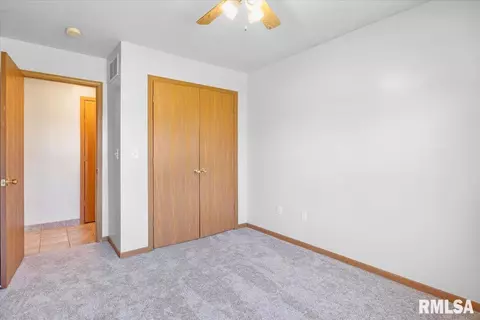 Bedroom - 2916 Lakeshire Dr, Springfield, IL 62707 photo 8 of 12
