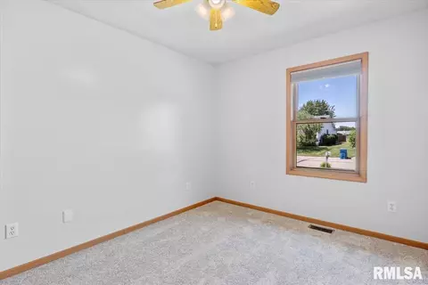 Bedroom - 2916 Lakeshire Dr, Springfield, IL 62707 photo 5 of 12