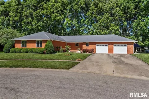 1317 Wood Mill Dr, Springfield, IL 62704