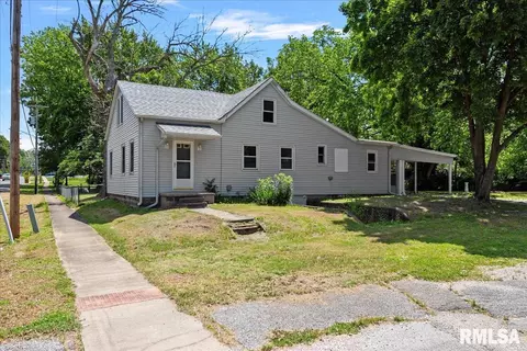 132 N 5th St, Riverton, IL 62561