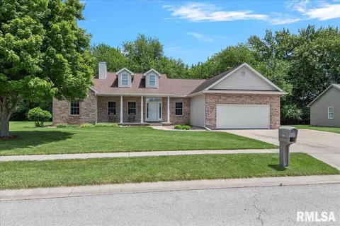 530 Heathrow Ln, Rochester, IL 62563