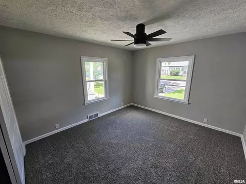 2045 N 7th St, Springfield, IL 62702 photo 9