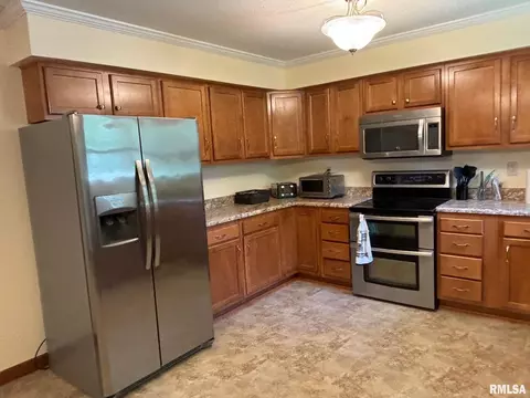 2114 Claremont Rd, Springfield, IL 62703 photo 4