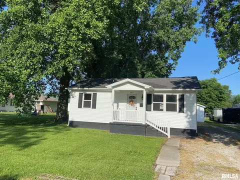 417 N White St, Taylorville, IL 62568