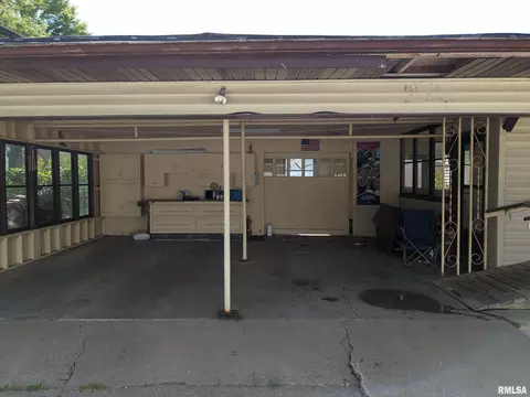 2014 Maple St, Quincy, IL 62301 photo 2