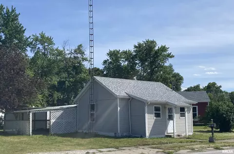104 S Elm St, Tallula, IL 62688