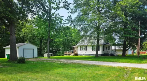 1118 S Locust St, Carlinville, IL 62626