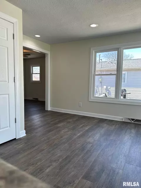 3313 E Carpenter St, Springfield, IL 62702 photo 14