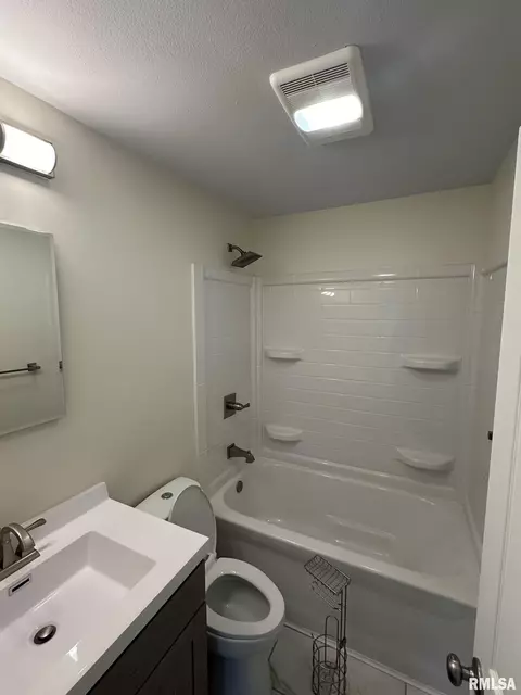 3313 E Carpenter St, Springfield, IL 62702 photo 22