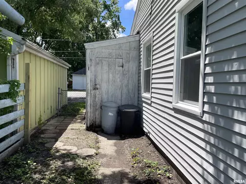 103 Aarup St, Springfield, IL 62703 photo 5