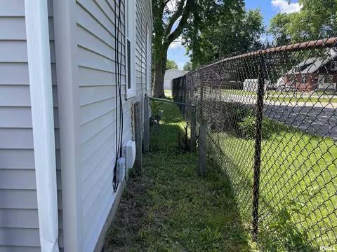 103 Aarup St, Springfield, IL 62703 photo 7