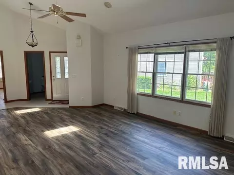 2544 Chapel Hill Dr, Springfield, IL 62702 photo 9