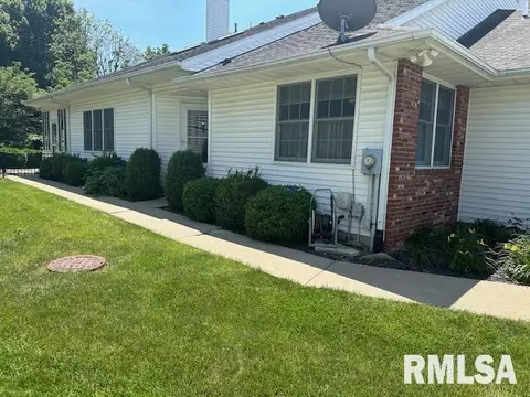 2544 Chapel Hill Dr, Springfield, IL 62702