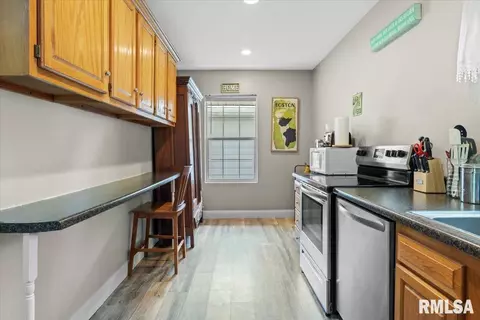 Entry Way - 2329 Yale Blvd, Springfield, IL 62703 photo 5 of 11