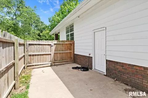 Exterior - 2329 Yale Blvd, Springfield, IL 62703 photo 8 of 8