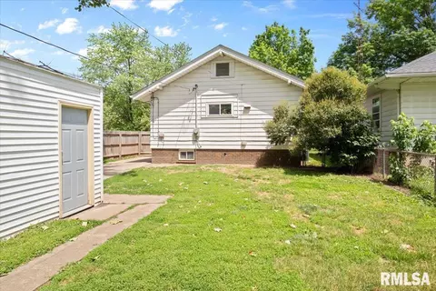 Exterior - 2329 Yale Blvd, Springfield, IL 62703 photo 6 of 8