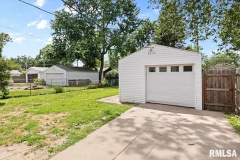Exterior - 2329 Yale Blvd, Springfield, IL 62703 photo 7 of 8