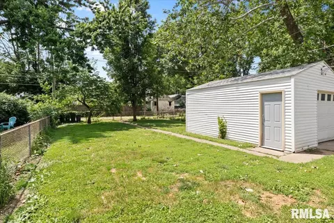 Exterior - 2329 Yale Blvd, Springfield, IL 62703 photo 3 of 8