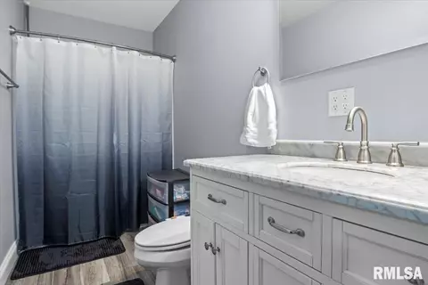 Bath - 2329 Yale Blvd, Springfield, IL 62703 photo 1 of 2