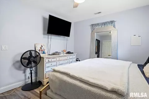 Bedroom - 2329 Yale Blvd, Springfield, IL 62703 photo 4 of 7