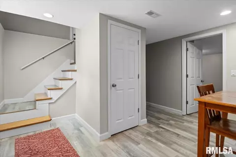 Entry Way - 2329 Yale Blvd, Springfield, IL 62703 photo 9 of 11