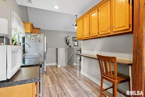 Entry Way - 2329 Yale Blvd, Springfield, IL 62703 photo 6 of 11