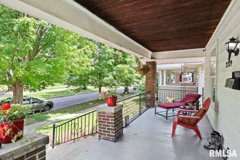 Exterior - 2329 Yale Blvd, Springfield, IL 62703 photo 2 of 8
