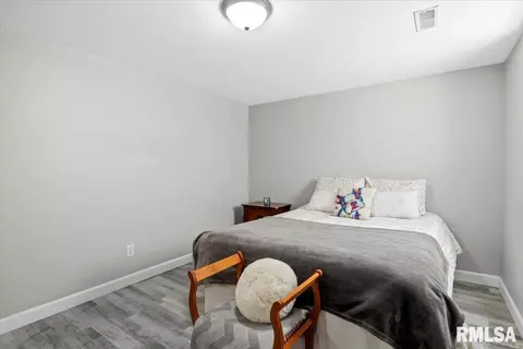 Bedroom - 2329 Yale Blvd, Springfield, IL 62703 photo 6 of 7