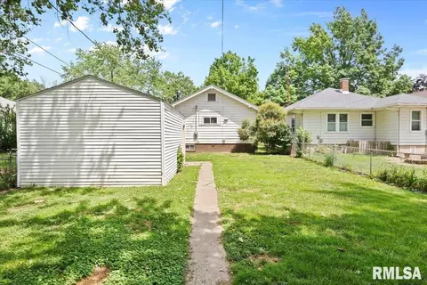 Exterior - 2329 Yale Blvd, Springfield, IL 62703 photo 4 of 8