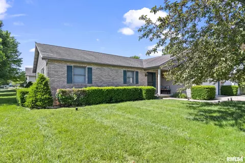 5200 Dove Dr, Springfield, IL 62711 photo 2