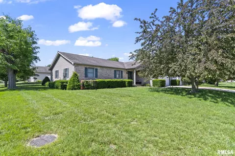 5200 Dove Dr, Springfield, IL 62711