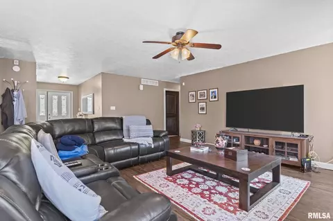 5200 Dove Dr, Springfield, IL 62711 photo 9