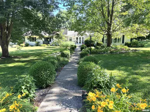 2626 Kentucky Rd, Quincy, IL 62301