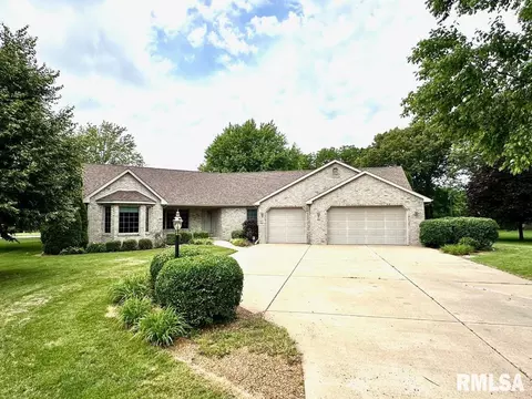 120 Rebecca Dr, Jacksonville, IL 62650