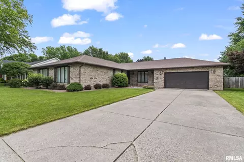 1704 Bent Oak Dr, Springfield, IL 62704 photo 3