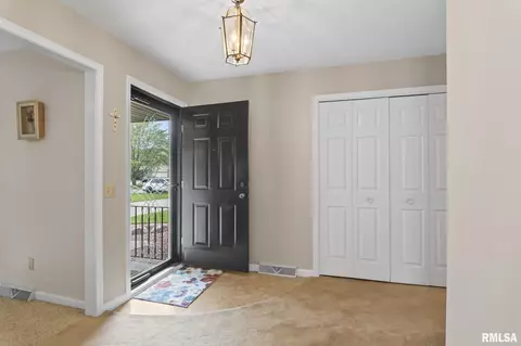 1704 Bent Oak Dr, Springfield, IL 62704 photo 5