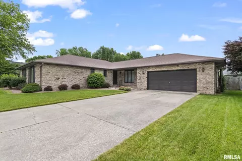 1704 Bent Oak Dr, Springfield, IL 62704 photo 2
