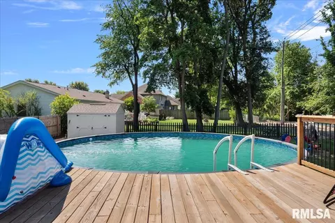 Exterior - 1 Markwood Ln, Springfield, IL 62712 photo 2 of 12