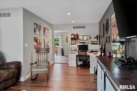 Entry Way - 1 Markwood Ln, Springfield, IL 62712 photo 1 of 2
