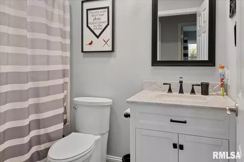 Bath - 1 Markwood Ln, Springfield, IL 62712 photo 2 of 3