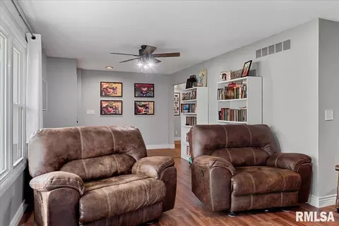 Living - 1 Markwood Ln, Springfield, IL 62712 photo 5 of 6