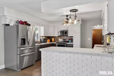 Kitchen - 1 Markwood Ln, Springfield, IL 62712 photo 1 of 4