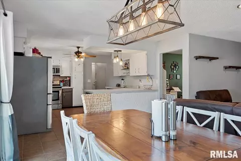 Dining - 1 Markwood Ln, Springfield, IL 62712 photo 2 of 2