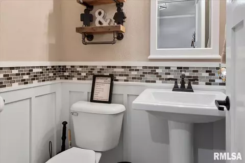 Bath - 1 Markwood Ln, Springfield, IL 62712 photo 1 of 3