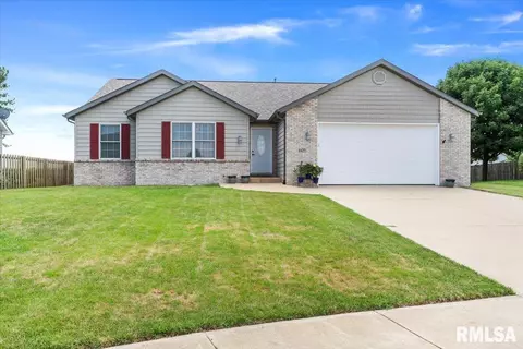 1627 Green Ln, Chatham, IL 62629