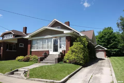 672 Beecher Ave, Galesburg, IL 61401