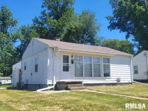 330 W Fisk St, Macomb, IL 61455