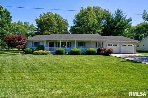 109 Magnolia Dr, Raymond, IL 62560